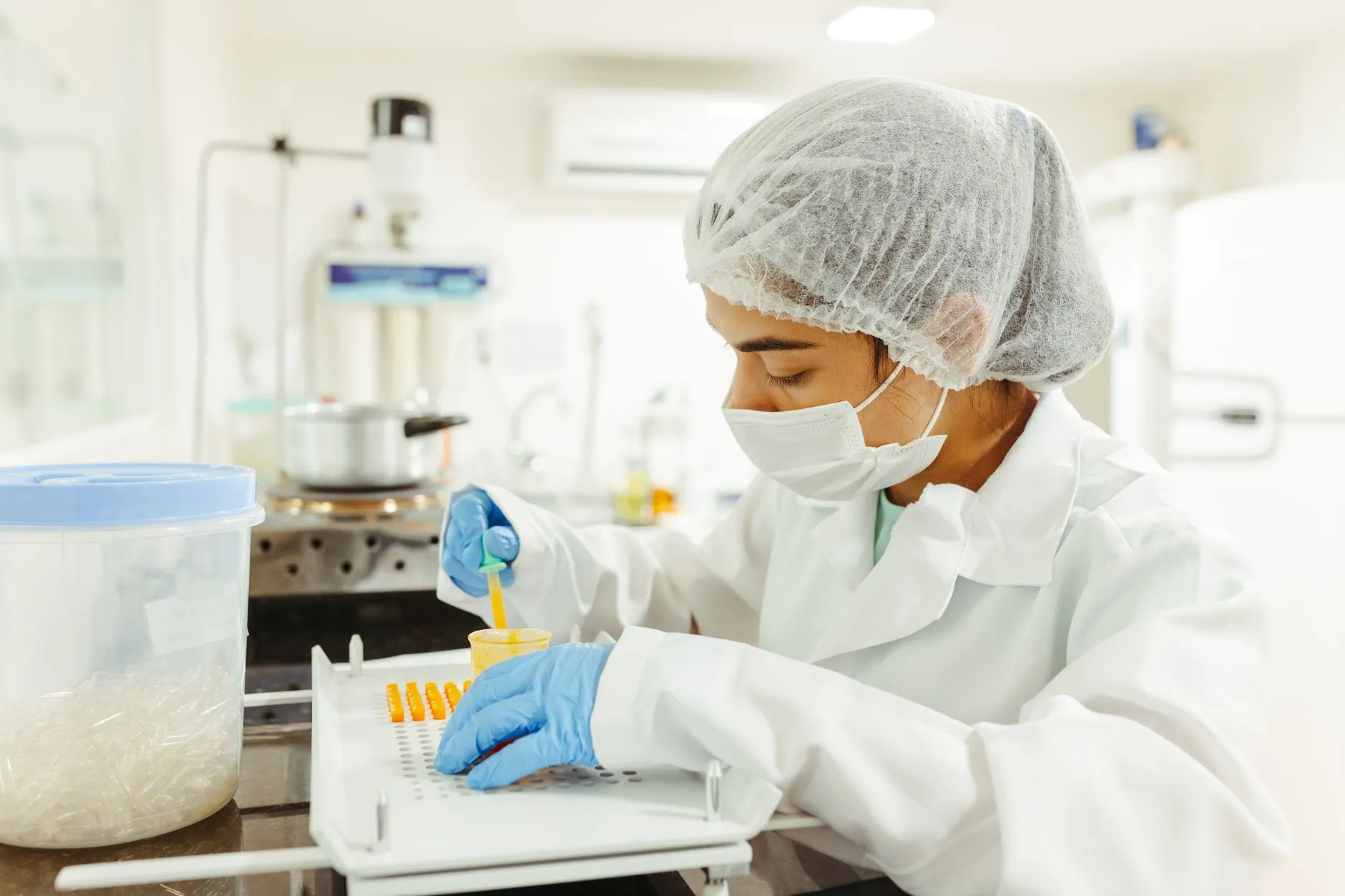 家庭清洁用品选购要点：柔顺剂与洁厕灵的应用场景解析